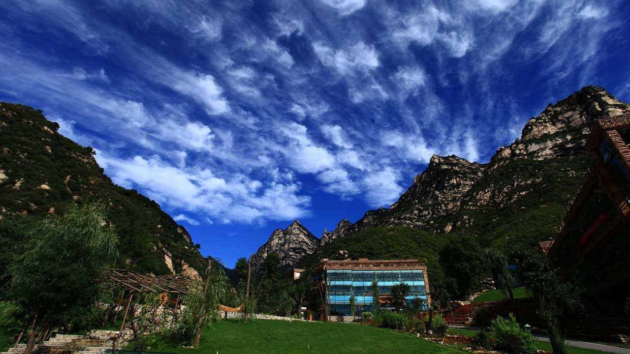 漫山花溪谷 漫山花溪谷.jpg