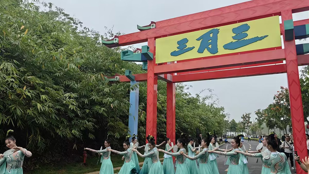 “廣西三月三·八桂嘉年華”文化旅游品牌活動現(xiàn)場.jpg