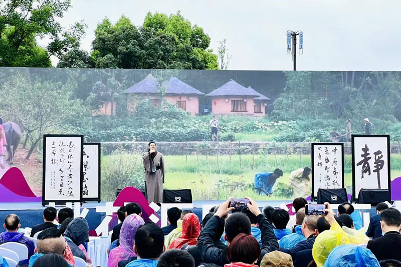 現(xiàn)場節(jié)目表演 現(xiàn)場節(jié)目表演.jpg