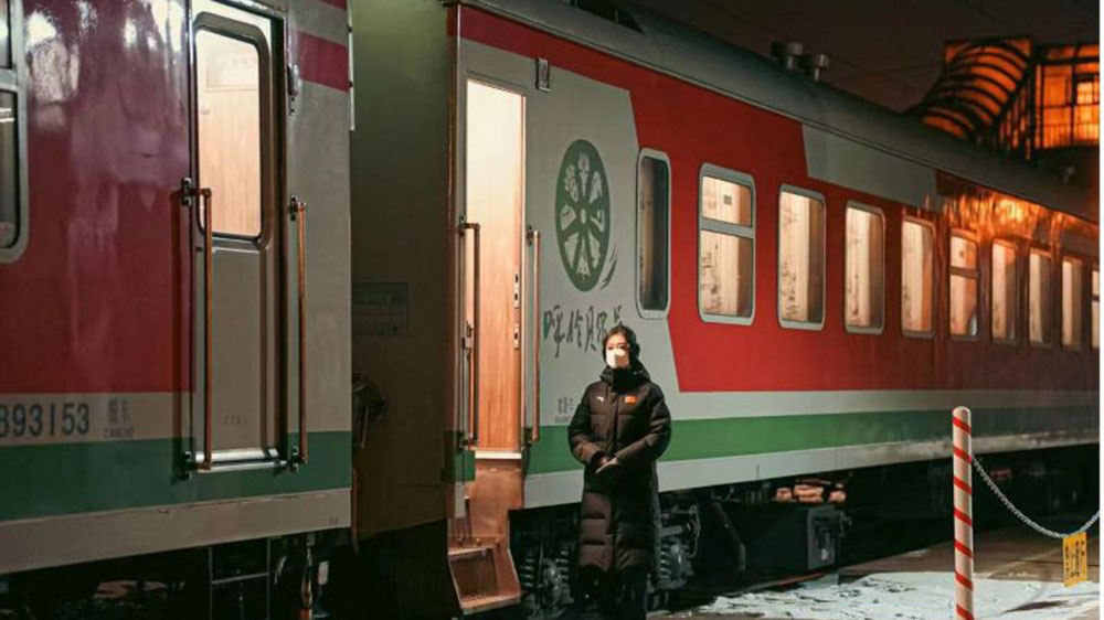 哈爾濱：2023年春運首趟冰雪環(huán)線Y687次旅游專列開行，開啟一場原生態(tài)極北冰雪之旅！