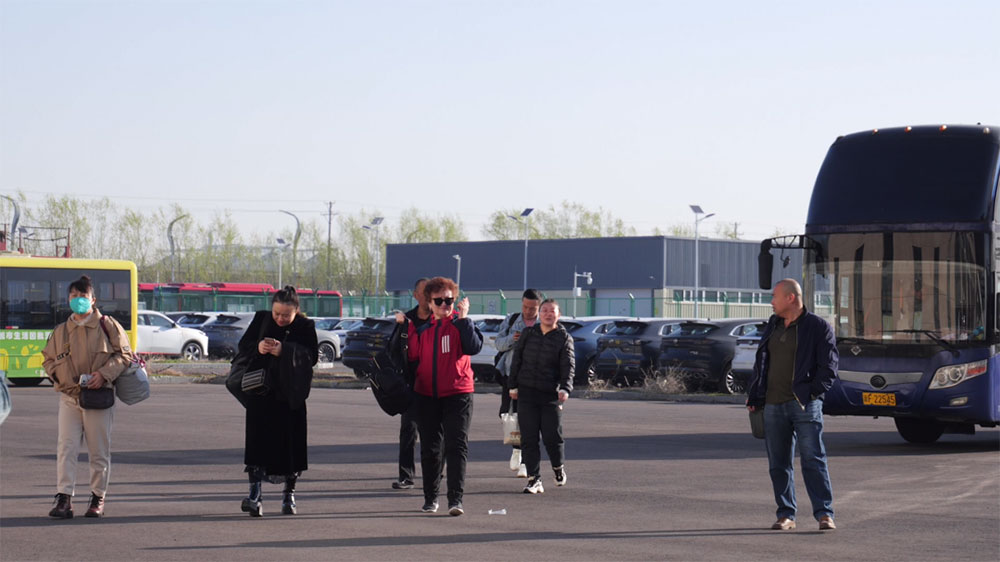新疆：霍爾果斯中哈旅游出境首發(fā)團(tuán)正式啟程，積極推動(dòng)跨境旅游高質(zhì)量發(fā)展！