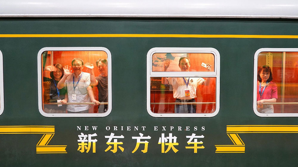 文旅：2023年第100列新疆鐵路旅游專列Y935次發(fā)車，進(jìn)一步推動文旅產(chǎn)業(yè)發(fā)展！